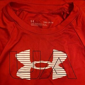Kids Red Under Armour Size YSM Loose Polyester T-Shirt!